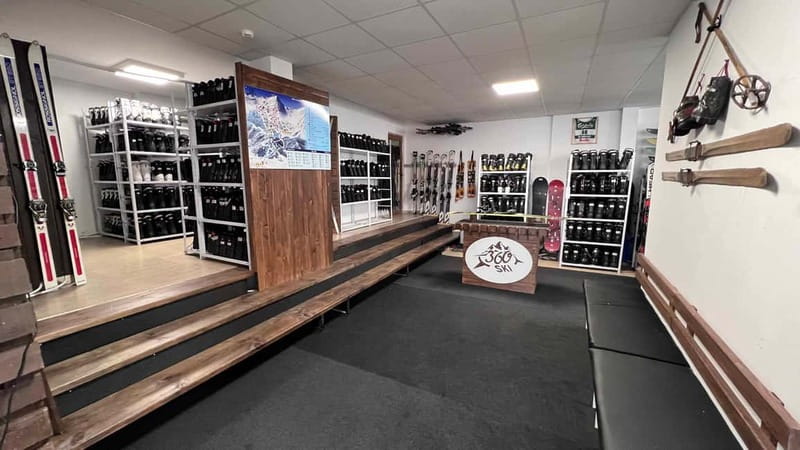Bansko: Ski and Snowboard equipment rental - The fitting window: getting set up without turning it into a saga