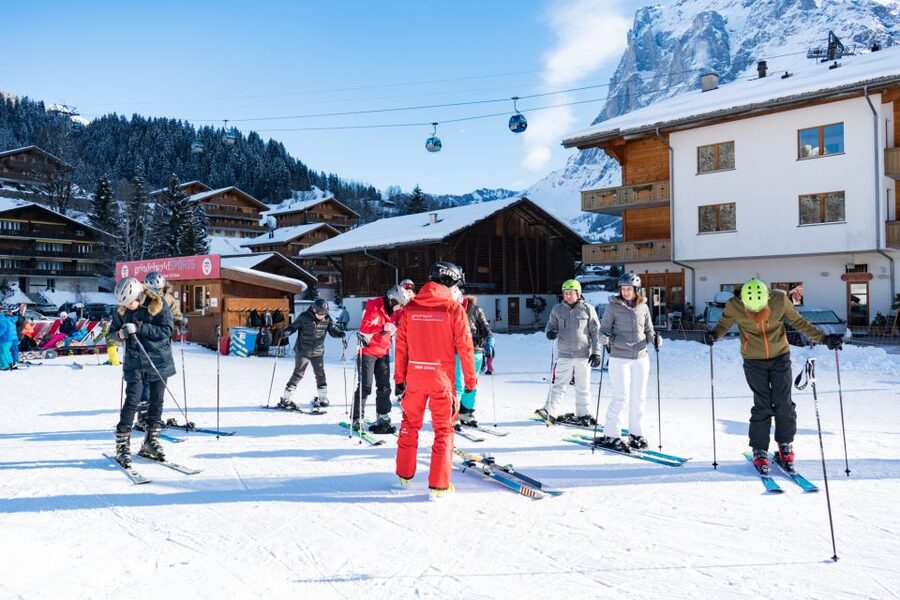 From Interlaken: 8-Hour Skiing in Grindelwald for Beginner's - How a great instructor keeps a mixed beginner group moving