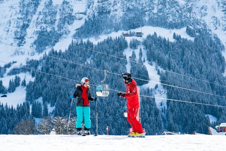 From Interlaken: 8-Hour Skiing in Grindelwald for Beginner's - Drag lifts and magic carpets: the secret weapon for sore legs