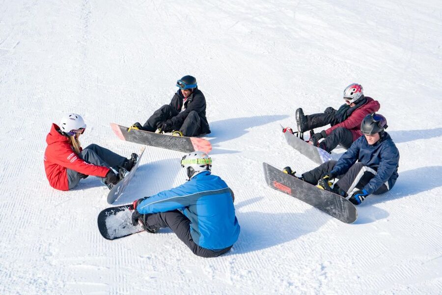 From Interlaken: Afternoon Beginners Snowboarding Lesson - Price and value: what you actually get for $166
