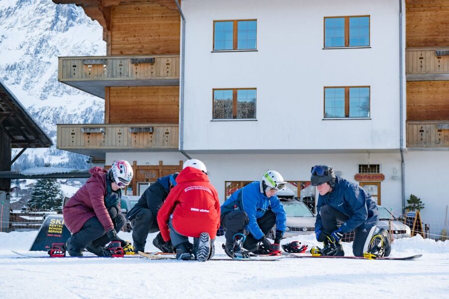From Interlaken: Grindelwald Beginners Snowboarding Lesson - Entering Grindelwald’s snow: what this 8-hour lesson really gives you