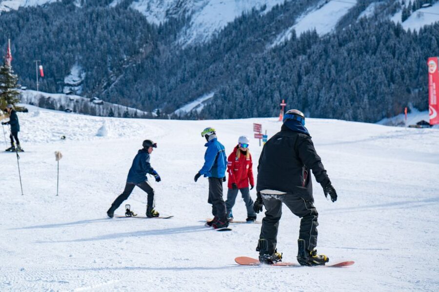 From Interlaken: Grindelwald Beginners Snowboarding Lesson - Coaching style: what makes Dylan, Reja, and West stand out