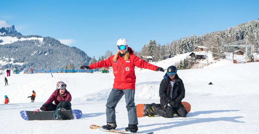 From Interlaken: Grindelwald Beginners Snowboarding Lesson - Lift strategy: drag lifts and magic carpets that help your legs recover