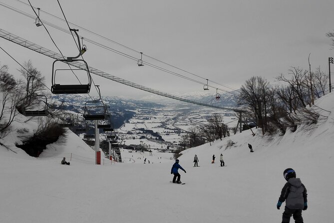 Full Day Snowboard Lesson (6 hours) - Iwappara Ski Resort in Niigata: a practical base for real technique