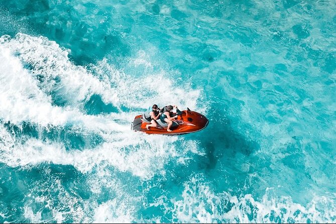 Jet Skiing around La famille ship and smaller pristine cays - The 2-hour ride: what you’ll do, step by step