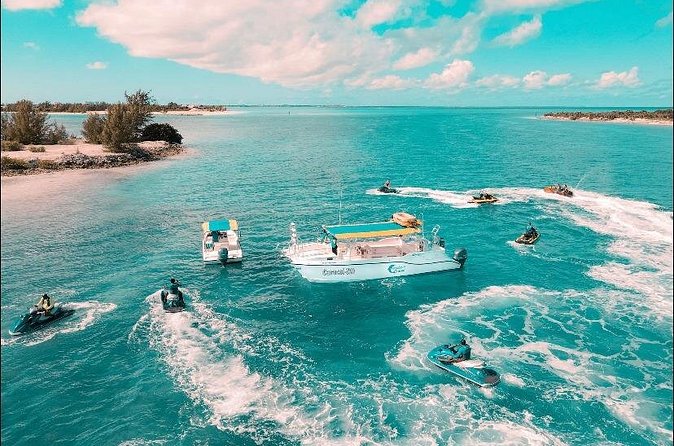 Jet Skiing around La famille ship and smaller pristine cays - Pristine cays, secluded beaches, and the sandbar/Noah’s Ark break