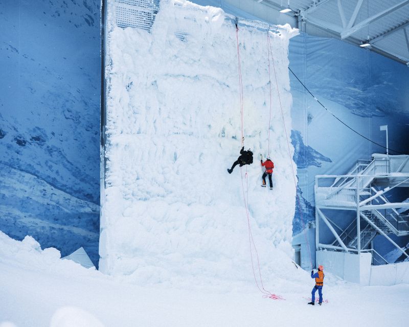 Oslo: Day Pass for Downhill Skiing at SNØ Ski Dome - Eating inside the dome: warm breaks with big windows