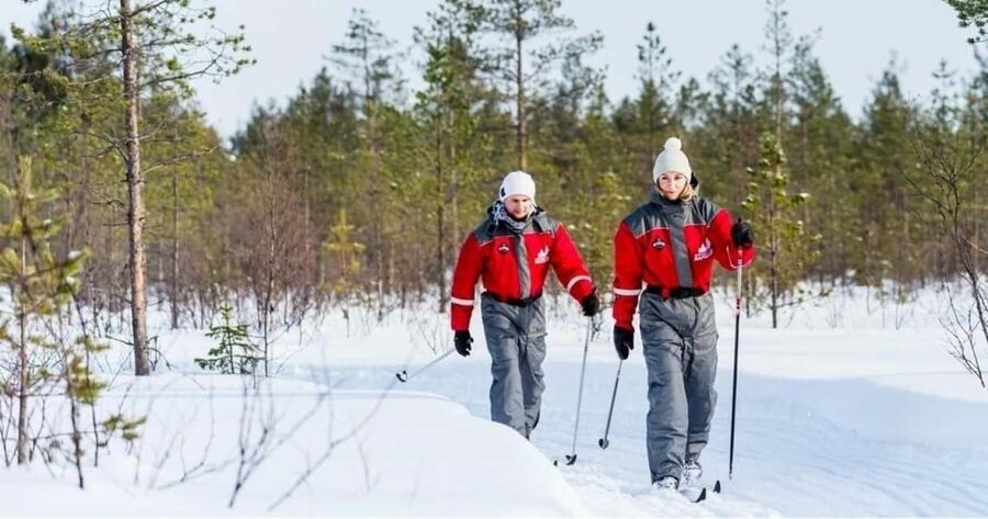 Rovaniemi: Cross-Country Skiing Adventure with Guide - The two-hour guided skiing session: classic technique in a calm, private forest
