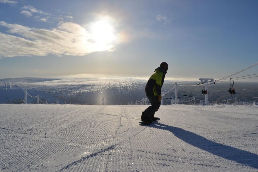 Saariselkä: Easy Snowboard Day Package (11y+) - Key things to know before you go