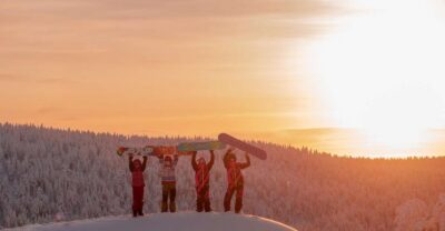 Saariselkä: Easy Snowboard Day Package (11y+) - Meeting at Hiihtokoulu-sign and getting geared up fast