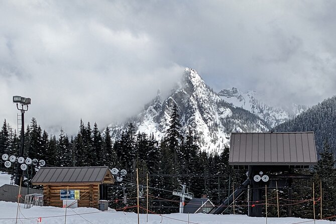 Shuttle to Snoqualmie Pass Ski and Snowboard - Price and group size: what $150 per person really buys