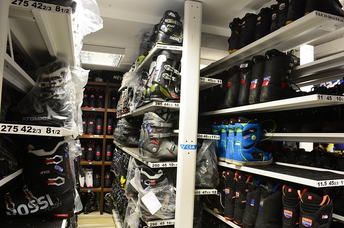 Ski and Snowboard equipment rental in Borovets - Brands and choice: nearly 1000 sets for different riders